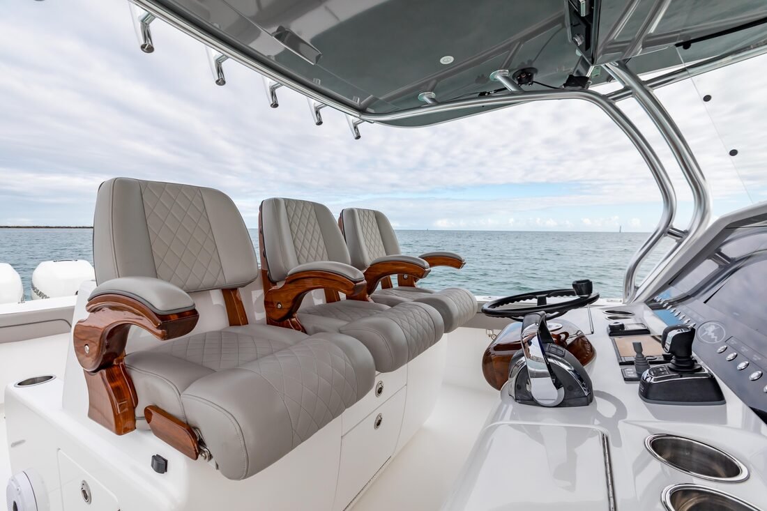 Premium helm seating